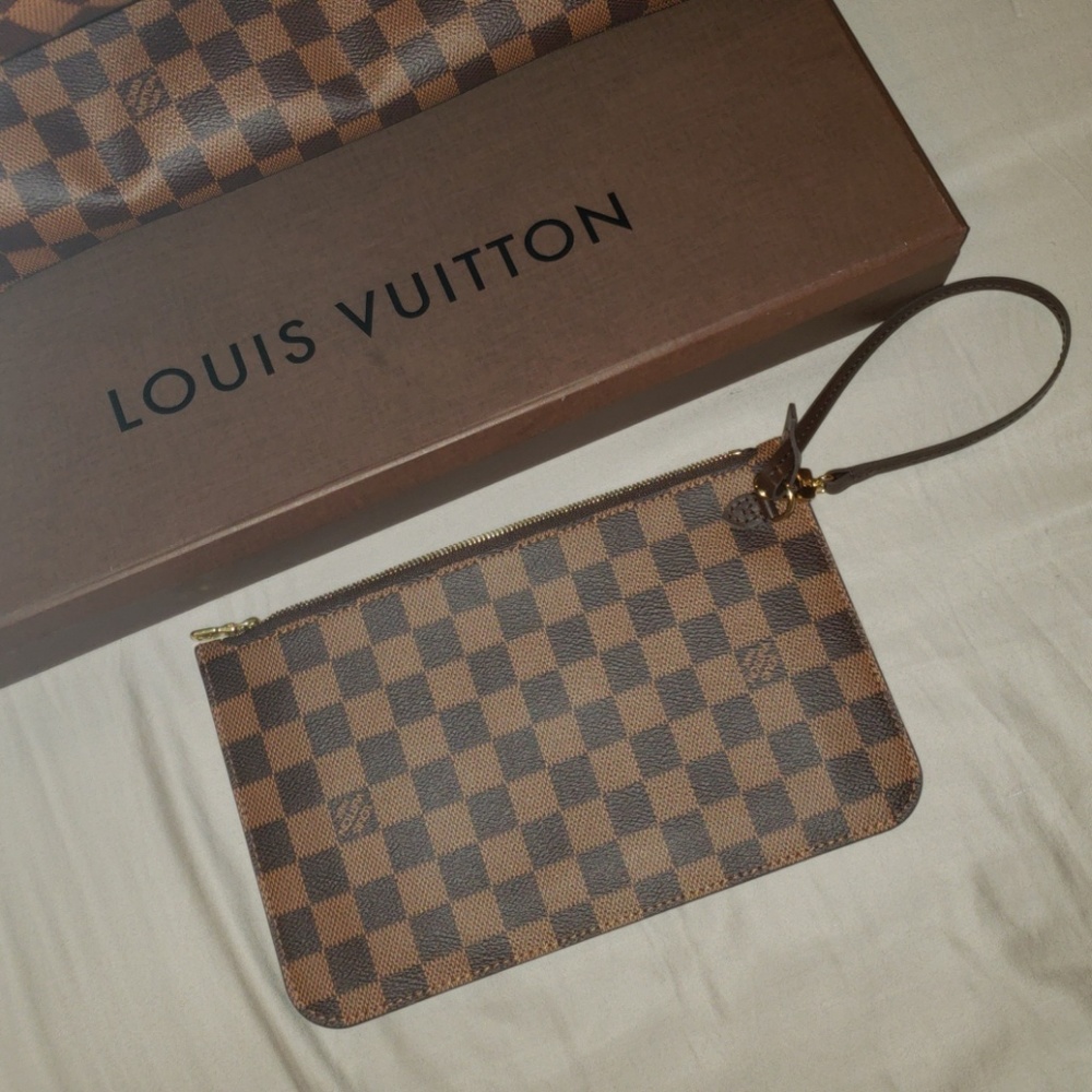 Louis Vuitton neverfull pouch